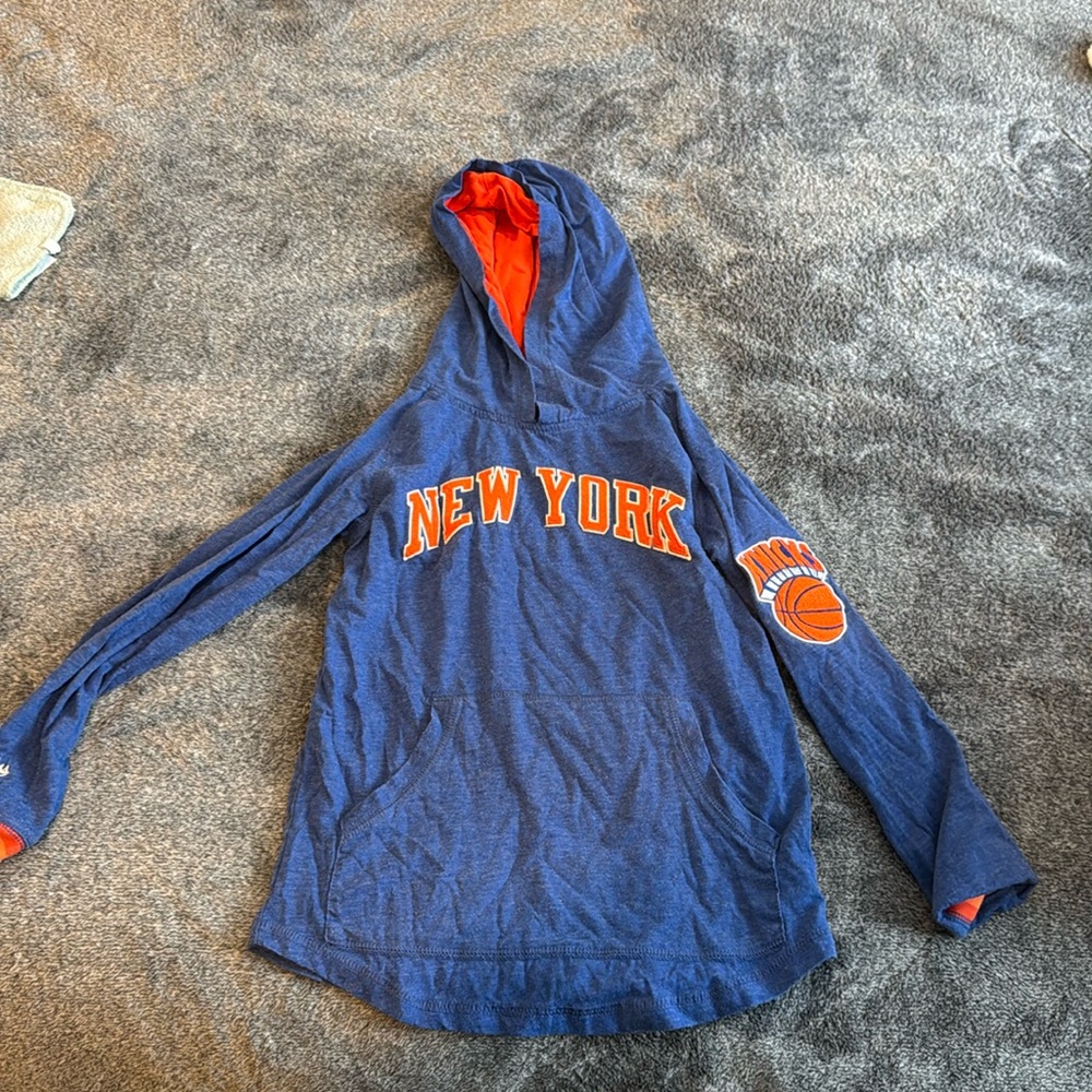 Like new long sleeve New York Knicks